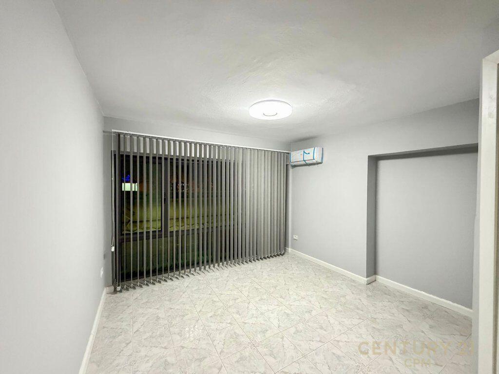 AMBIENTE PER UFFICI VICINO A PIAZZA SKENDERBEJ! 800 € /Mese