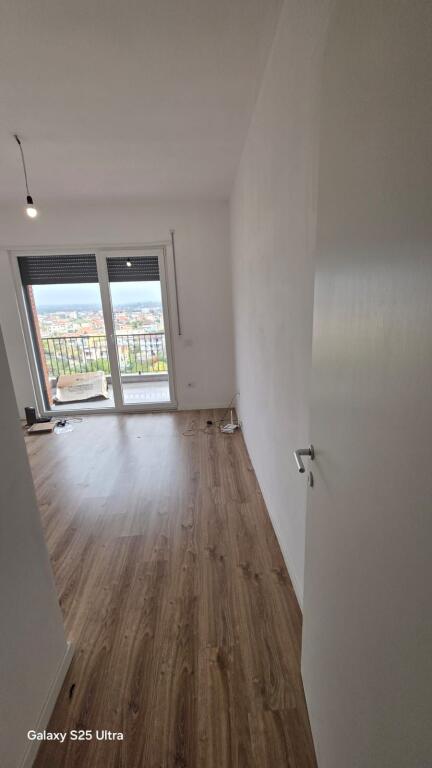 Appartamento 1+1 in Vendita Vicino al Comune di Kamez.