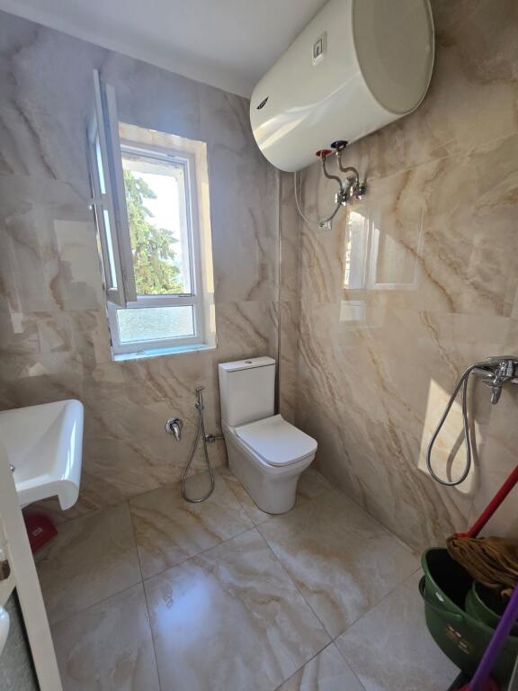Apartament 2+1 me qira tek Komuna e Parisit!