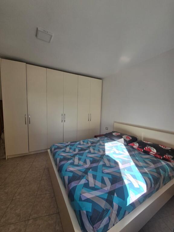 Apartament 2+1 me qira tek Komuna e Parisit!