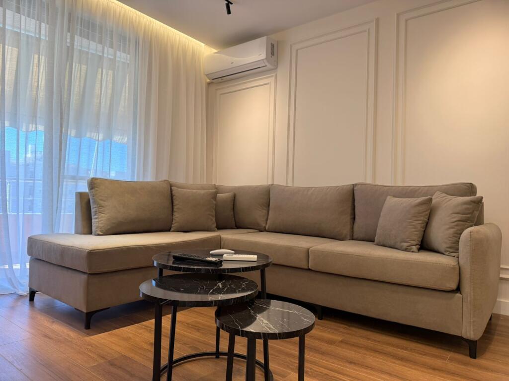 APARTAMENT ME QIRA 2+1+2 – PAZARI I RI