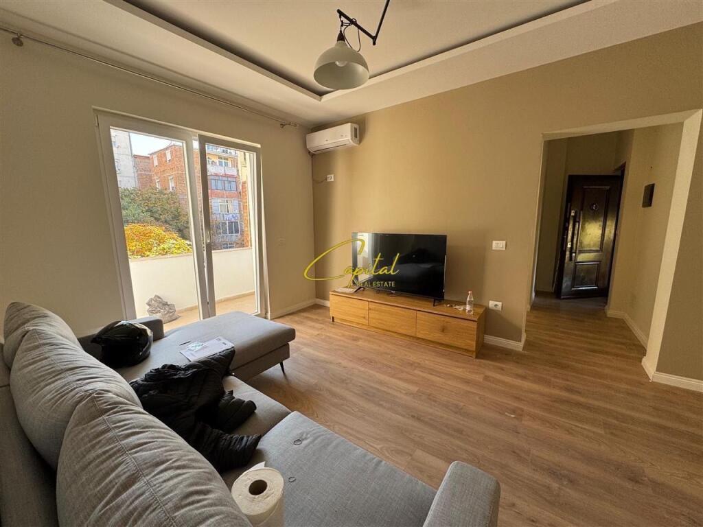 APARTAMENT ME QERA 1+1 ISH STACIONI TRENIT 65.000 LEKE