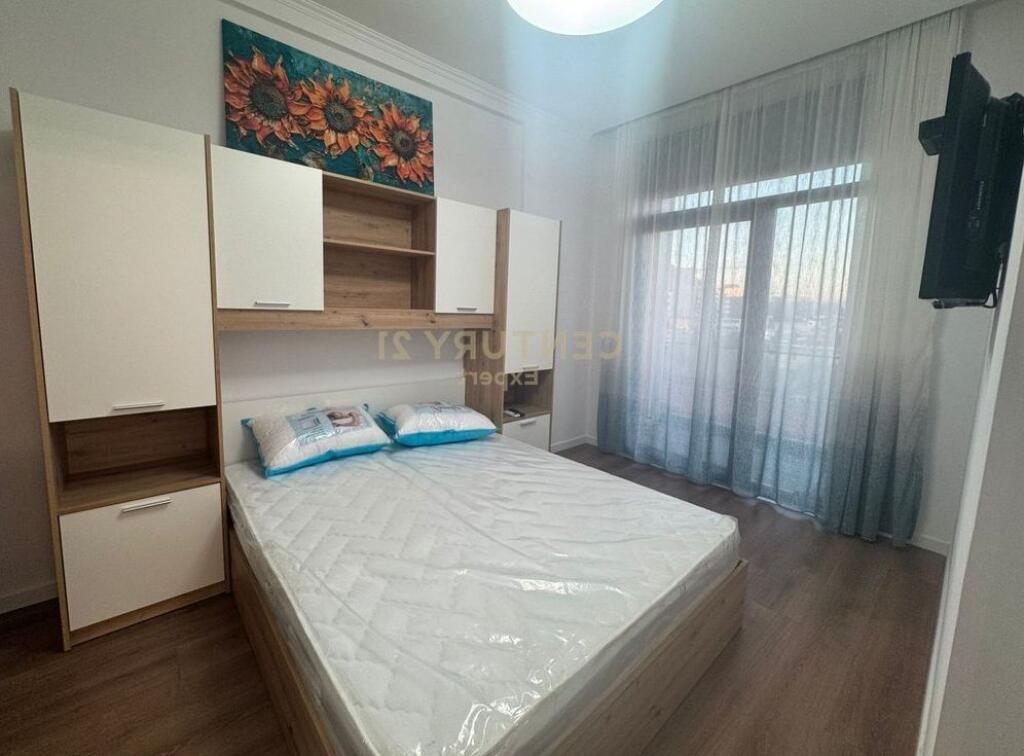 Japim me qira apartament 2+1 te ish dogana.