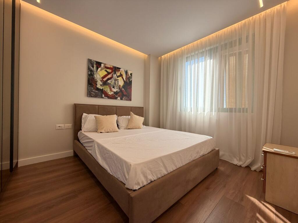 APARTAMENT ME QIRA 2+1+2 – PAZARI I RI