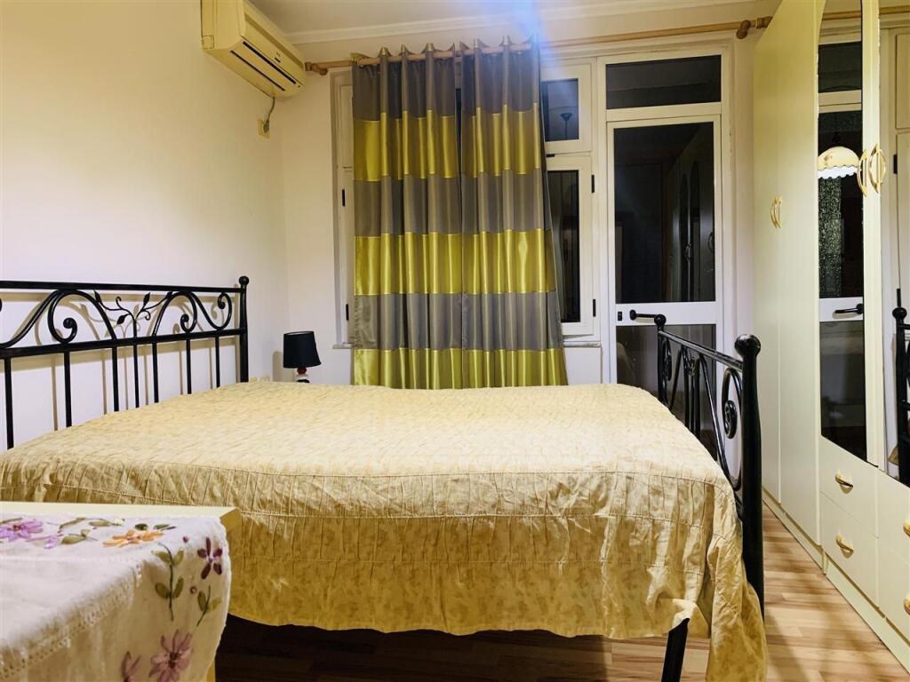 Jepet apartament me qira 2+1 buze Rruges Fortuzi!
