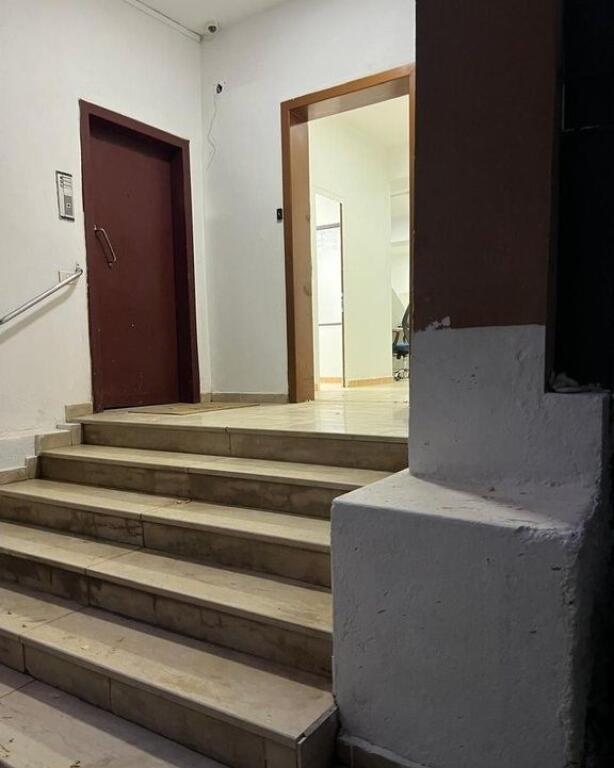 Zyrë me hapësirë të bollshme pranë Pazarit të Ri – 107 m²