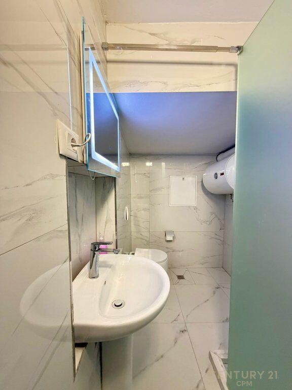 AMBIENTE PER UFFICI VICINO A PIAZZA SKENDERBEJ! 800 € /Mese