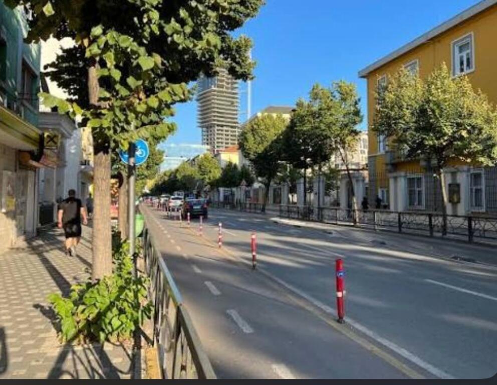 AMBIENTE BAR-RISTORANTE IN AFFITTO LUNGO LA STRADA DI DURRËS