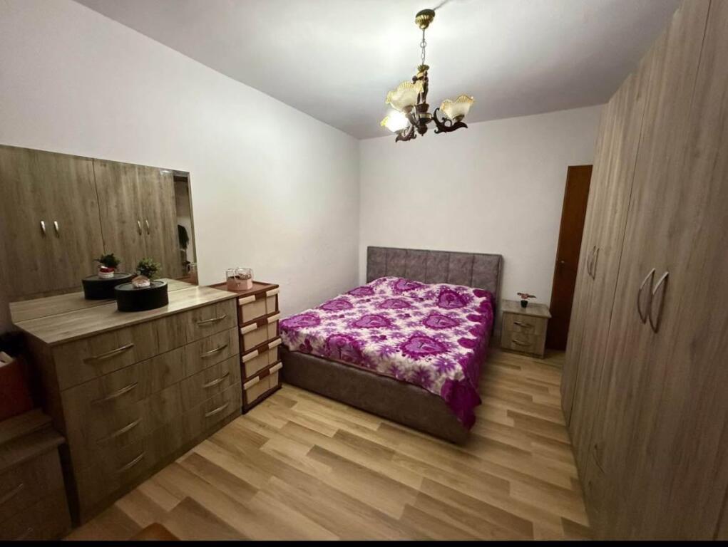 JEPET APARTAMENT ME QERA 1+1 STACIONI I TRENIT 50.000 LEKE