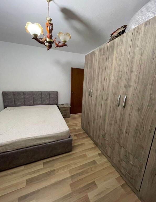 JEPET APARTAMENT ME QERA 1+1 STACIONI I TRENIT 50.000 LEKE