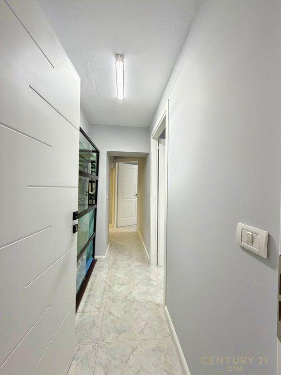 AMBIENTE PER UFFICI VICINO A PIAZZA SKENDERBEJ! 800 € /Mese