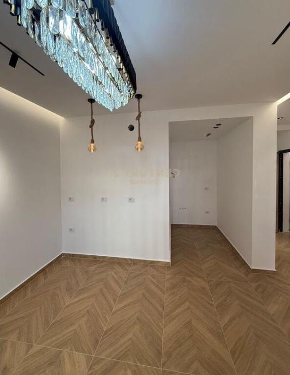 Jepen 2 ambjente per zyra ne Rezidencen Oasis ne Astir.
