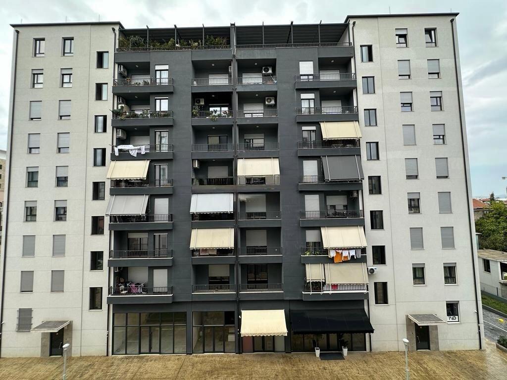Appartamento Moderno 2+1 in Vendita con 2 Bagni e Posto Auto – Kinostudio, Tirana
