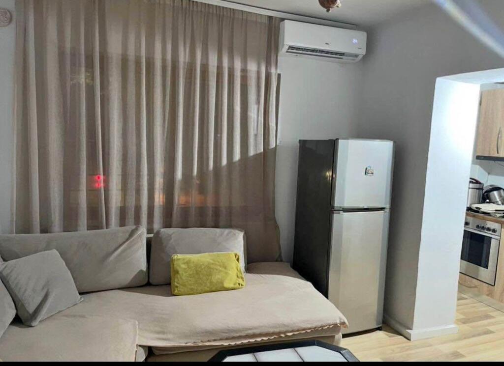 JEPET APARTAMENT ME QERA 1+1 STACIONI I TRENIT 50.000 LEKE