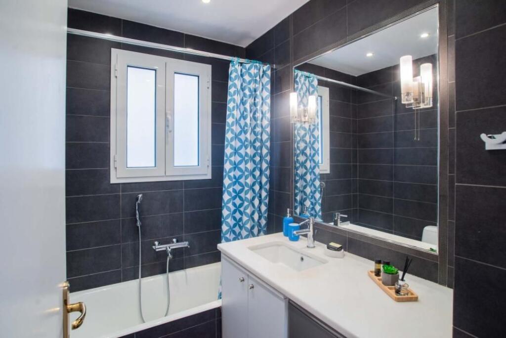 Lokal Me Qera Tek Dritan Hoxha (ID BL2167) Tirane