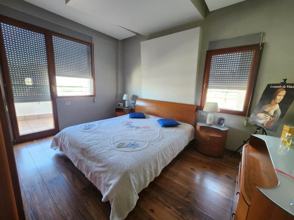 Ofrohet apartament 3+1+ studio per Qira te Kompleksi Halili, Rruga Dibres