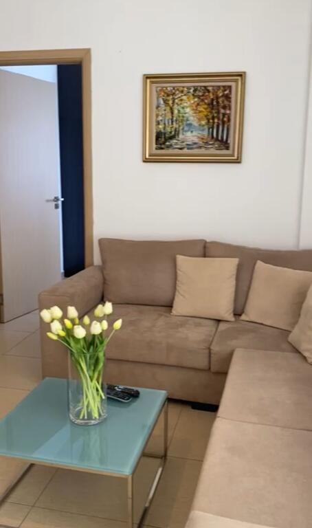 Jepet me qira apartament 2+1 pranë shkollës “Harry Fultz”!