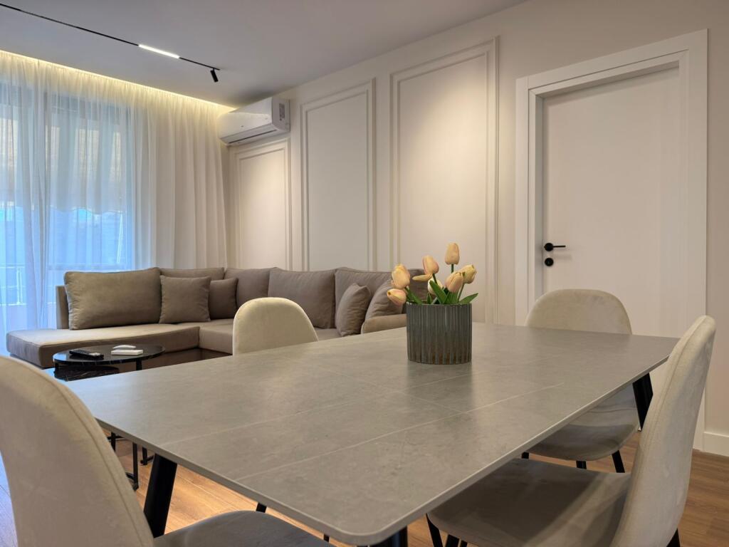 APARTAMENT ME QIRA 2+1+2 – PAZARI I RI