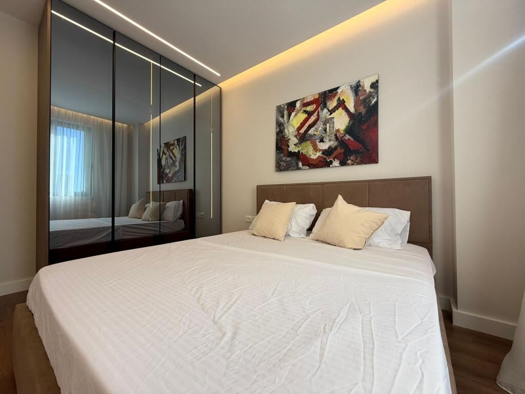 APARTAMENT ME QIRA 2+1+2 – PAZARI I RI