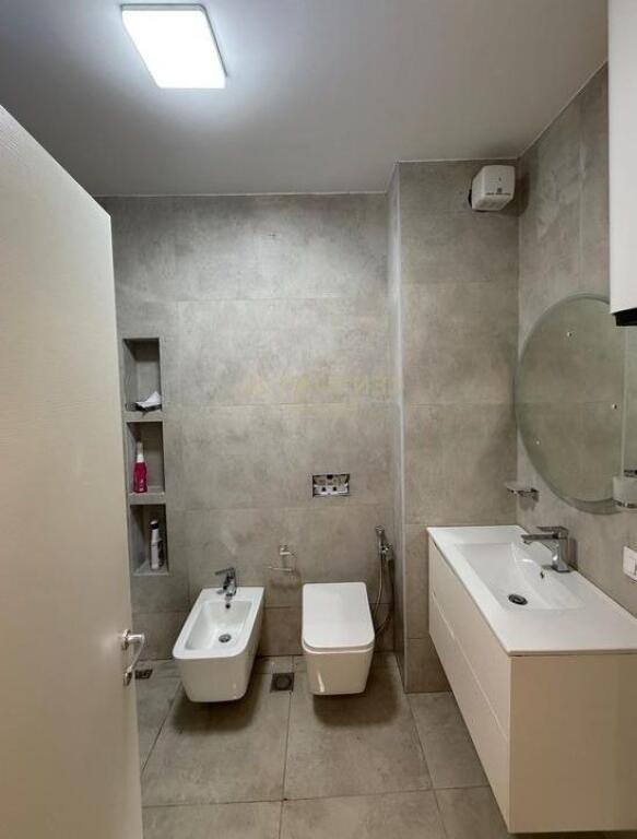 Jepen 2 ambjente per zyra ne Rezidencen Oasis ne Astir.