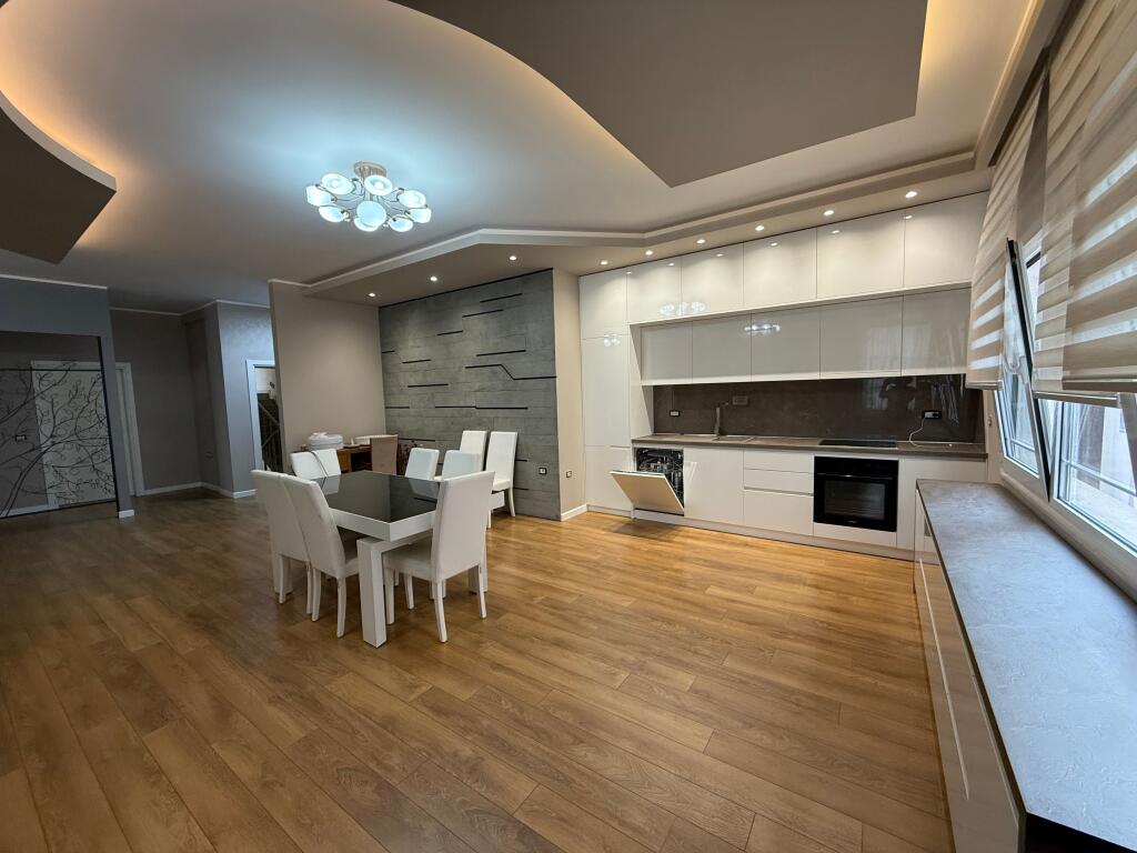 Appartamento piano villa 4+1 in Affitto