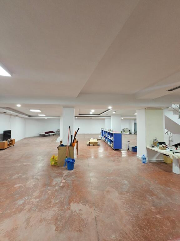 Magazine 450 m2, Jordan Misja!