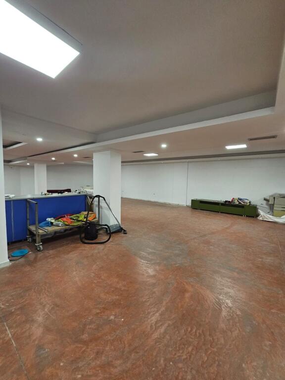 Magazine 450 m2, Jordan Misja!