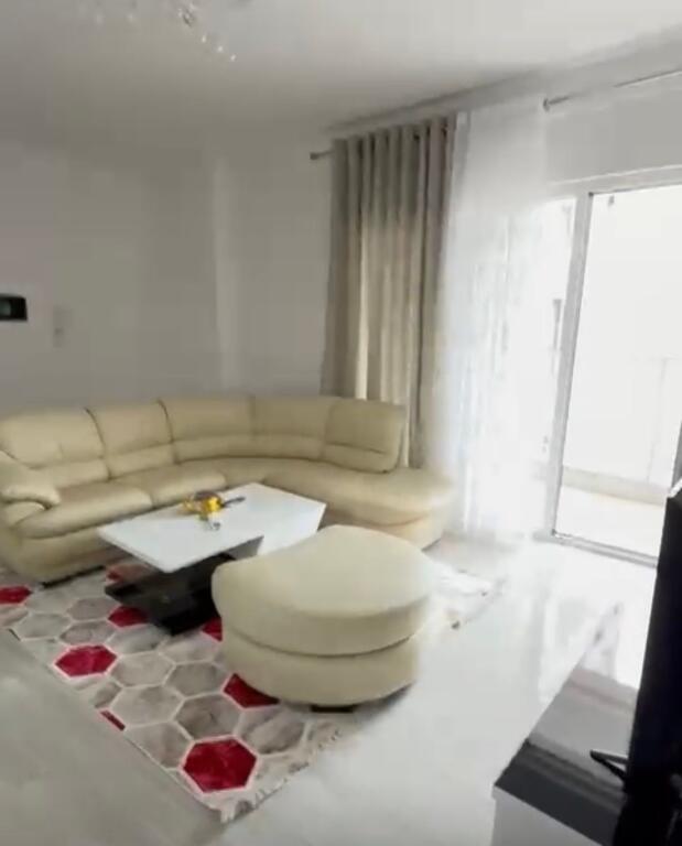 Apartament 1+1 me qira tek Zogu i Zi!