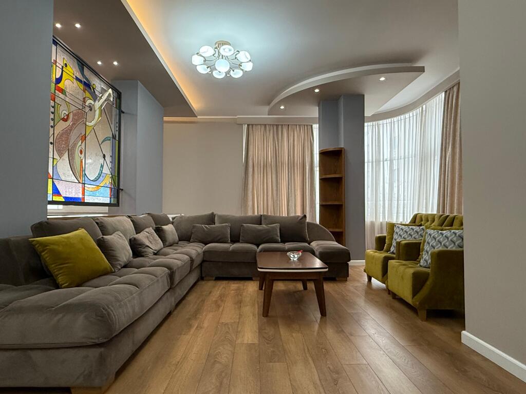 Appartamento piano villa 4+1 in Affitto