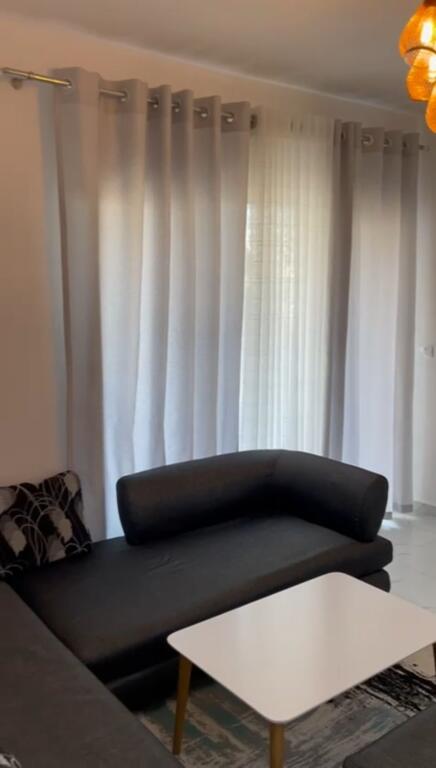 Jepet apartament 1+1Zogu i Zi me qira