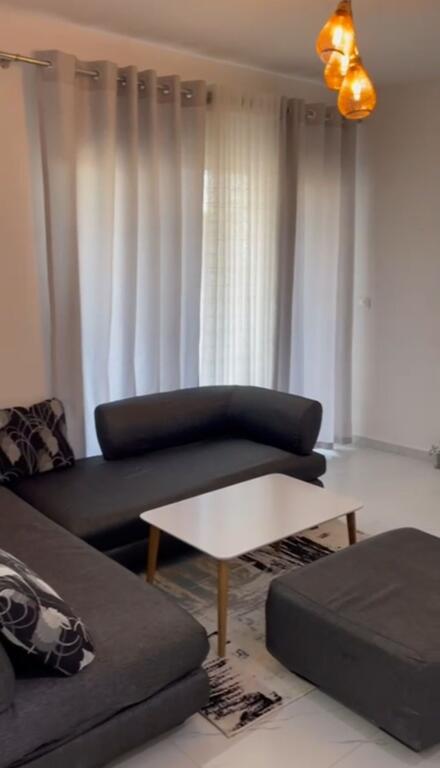 Jepet apartament 1+1Zogu i Zi me qira