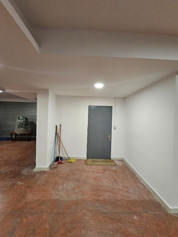 Magazine 450 m2, Jordan Misja!