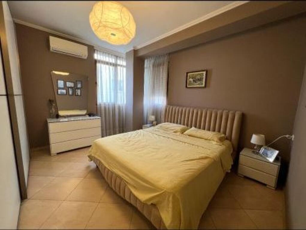 Jepet me qera apartament 2+1 tek Kodra Diellit 600€!