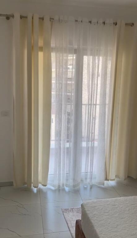 Jepet apartament 1+1Zogu i Zi me qira
