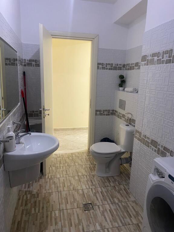 2+1,i mobiluar,stacion treni,pallat i viteve te fundit,700 euro