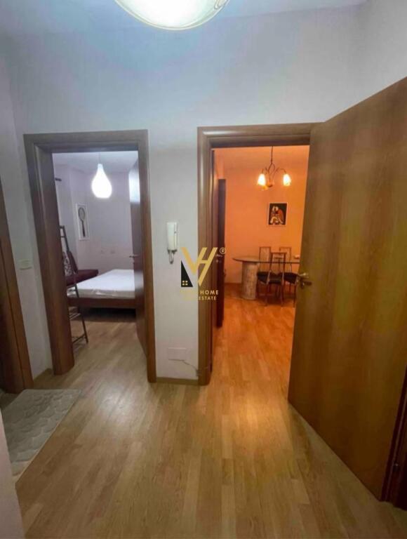 JEPET APARTAMENT 1+1+BLK ME QERA NE QENDER 600 EURO