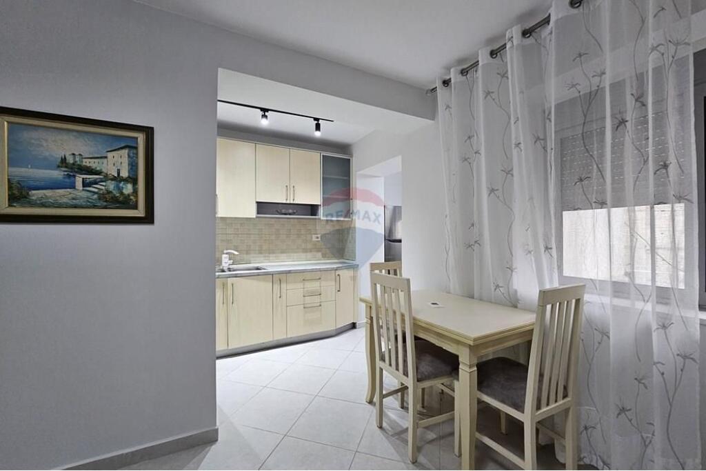 Te shkolla baletit 1+1 me qira 500 eur
