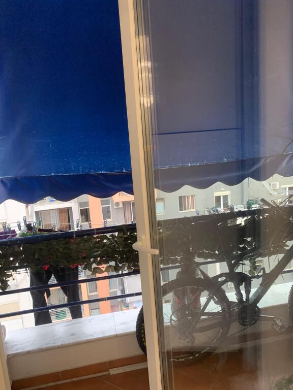 Apartament 1+1, Astir!