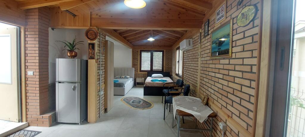 Studio apartment for rent United School