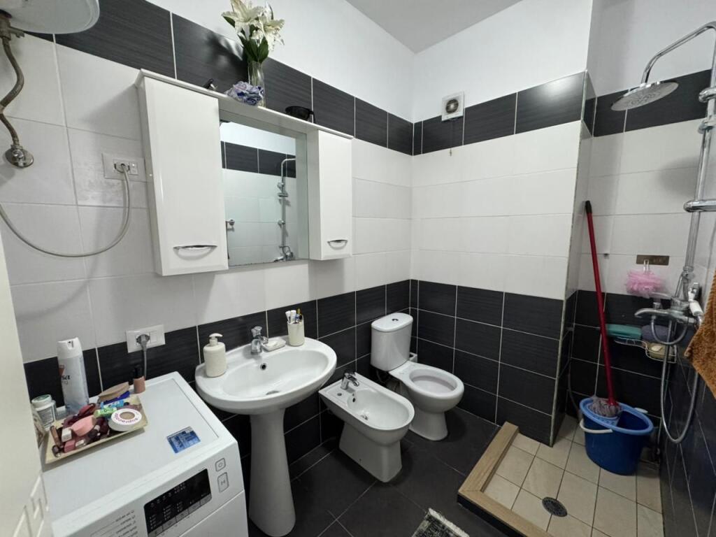Apartament 1+1 me qera ne Astir shume prane rrethit te Unaza e Madhe