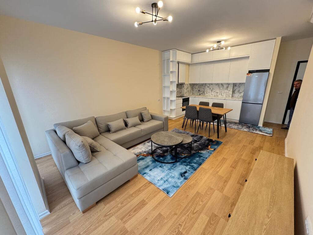 Jepet me qera Apartament 1+1  Adresa : Zogu I zi Ring Center Cmimi 700€ ne muaj