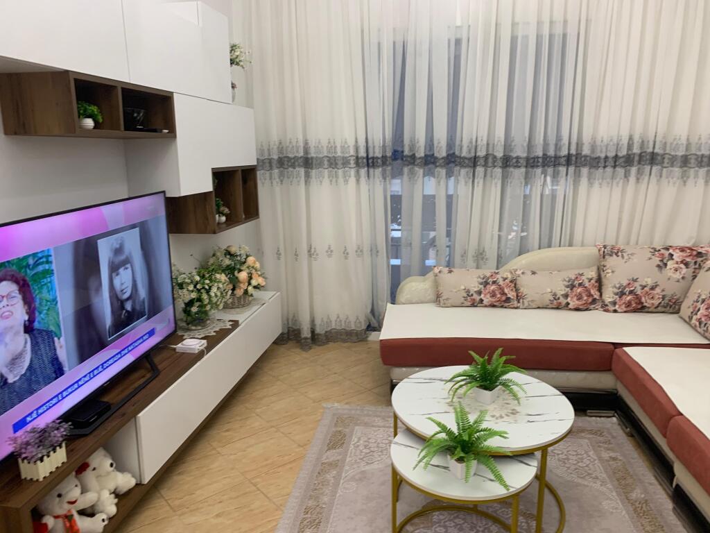 Apartament 1+1, Astir!