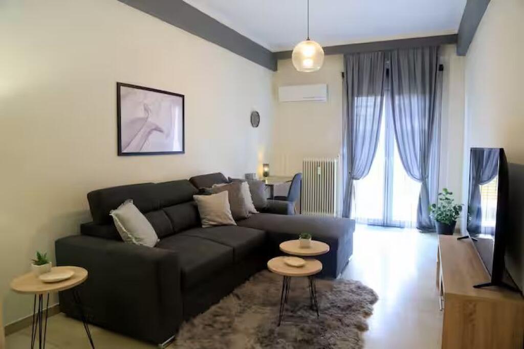 Vile me qera 2+1 prane Kompleksit Grand (ID BV22517) Tirane