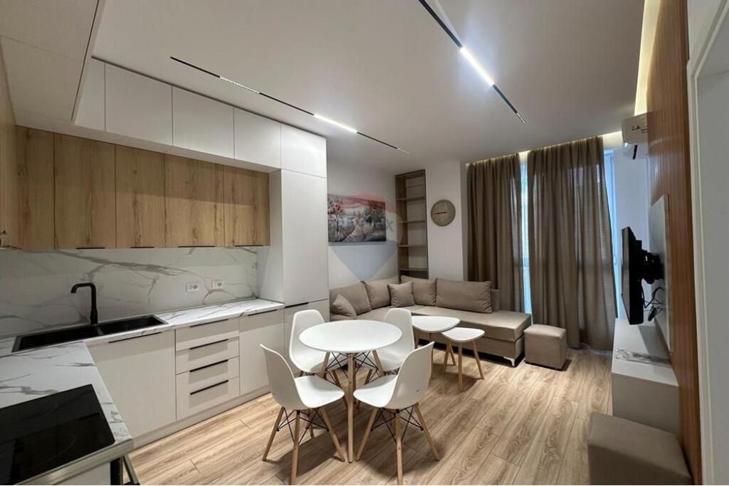 Apartment 1+1 for rent at Komuna e Parisit.