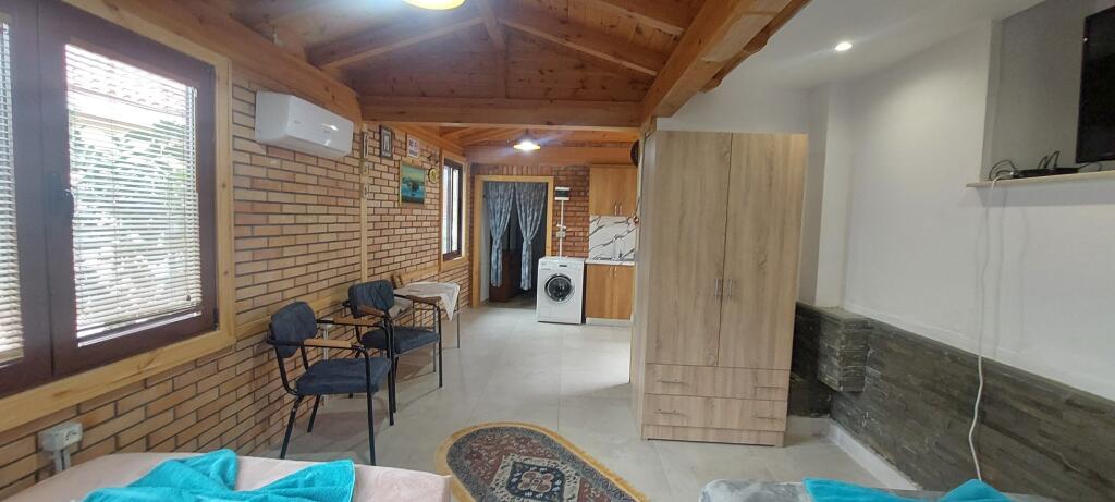 Studio apartment for rent United School