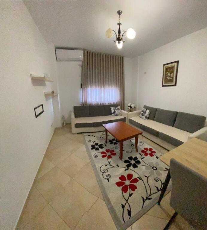 Jepet  me qera apartamenti 2+1 te Rruga Teodor Keko