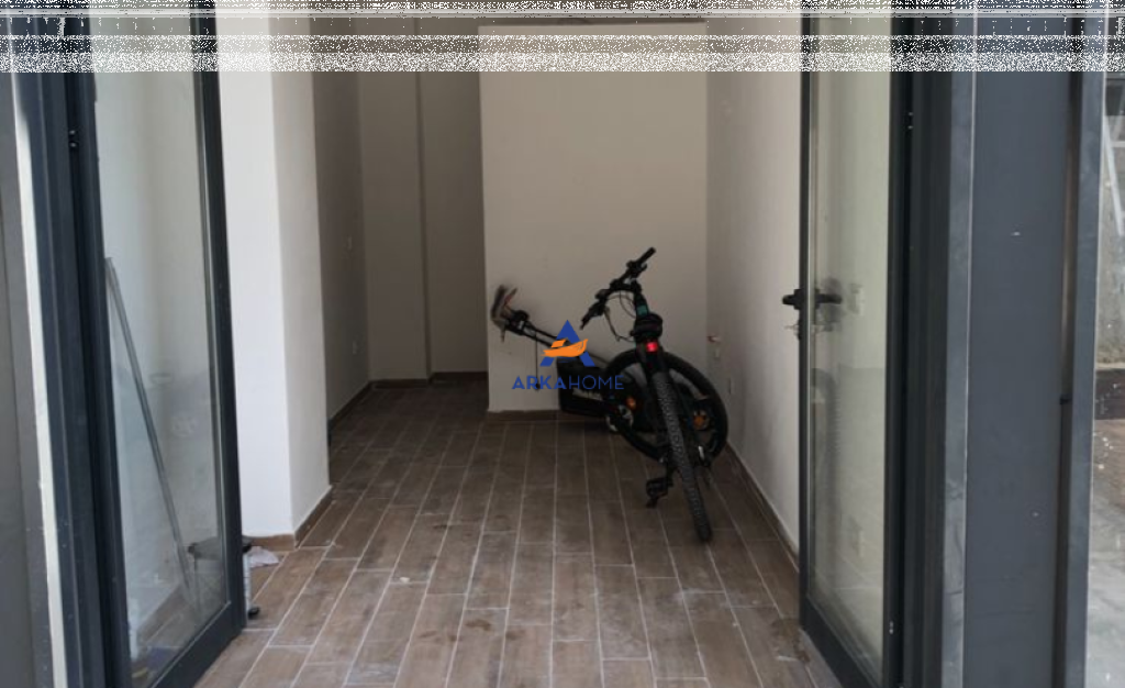 BUSINESS PREMISES FOR RENT 20M2 "DON BOSKO, BEHIND BAR ARTISTIT" 40000 LEKE