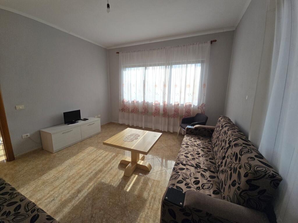 JEPET ME QERA KATI TRETE 2+1+2 I NJE VILE PRIVATE NE RRASHBULL DURRES