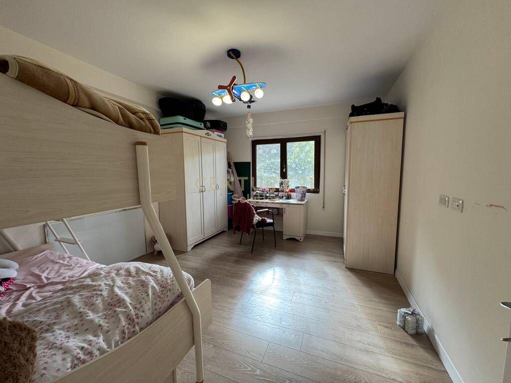 SHESIM 2+1 PRANE XHAMISE TE KOPSHTI BOTANIK 300,000 €