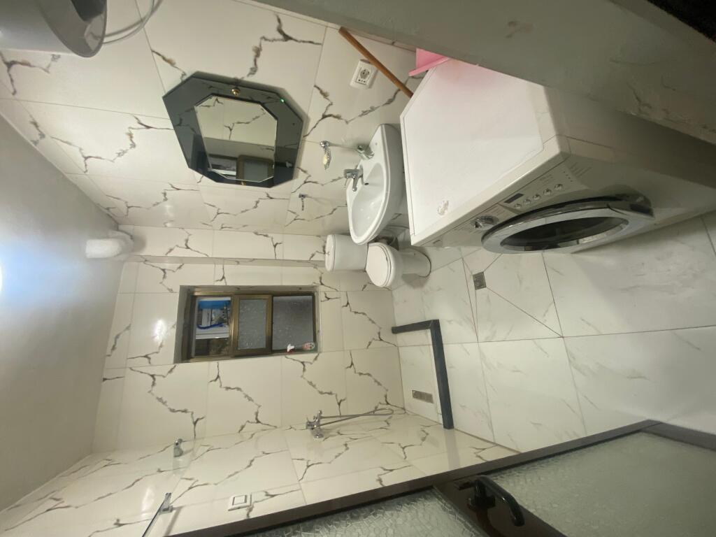 1+1, furnished, train station, price 500 thousand lek